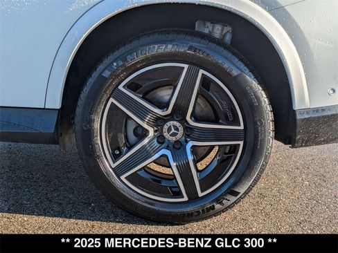 Certified 2025 Mercedes-Benz GLC 300 4MATIC image 33