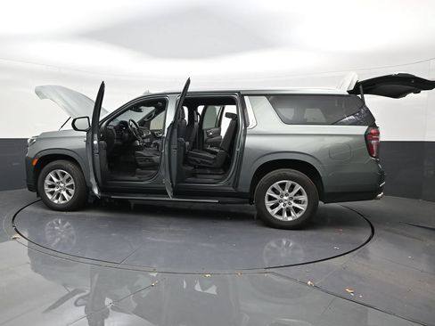 Used 2023 Chevrolet Suburban Premier RWD image 30