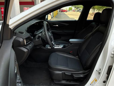 Used 2025 Buick Envista Preferred FWD image 10