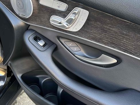 Used 2020 Mercedes-Benz GLC 300 4MATIC w/ Premium Package image 60