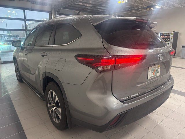 Used 2026 Toyota Highlander XLE AWD/4WD image 7