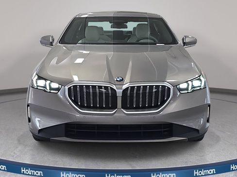 New 2026 BMW 530i RWD image 2