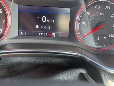 Used 2021 Chevrolet TrailBlazer RS w/ Sun and Liftgate Package image 7