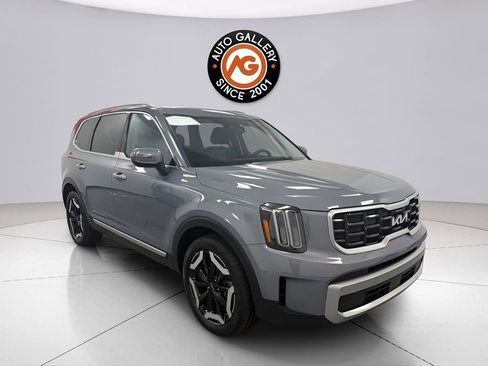 Used 2023 Kia Telluride S w/ S Sunroof Package image 1