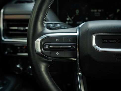 Used 2025 GMC Yukon Denali AWD/4WD image 23