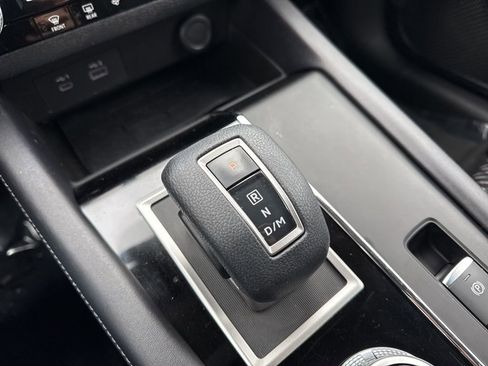 Used 2023 Mitsubishi Outlander ES image 16