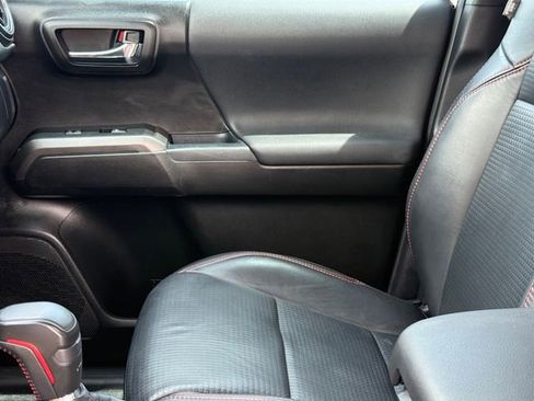 Used 2019 Toyota Tacoma TRD Pro AWD/4WD image 9