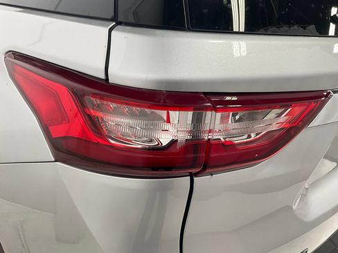 Used 2018 Chevrolet Traverse LT AWD/4WD image 26
