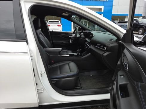 Used 2024 Buick Envista Sport Touring w/ Convenience I Package FWD image 45