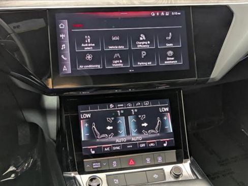 Used 2022 Audi e-tron Premium w/ Convenience Plus Package image 27
