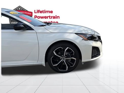 Certified 2025 Nissan Altima 2.5 SR w/ SR Premium Package FWD image 9