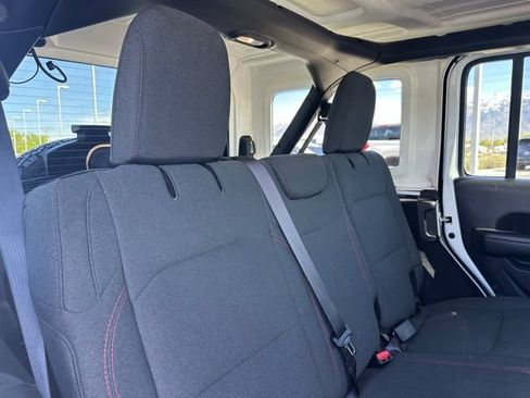 Used 2025 Jeep Wrangler Unlimited Rubicon AWD/4WD image 15