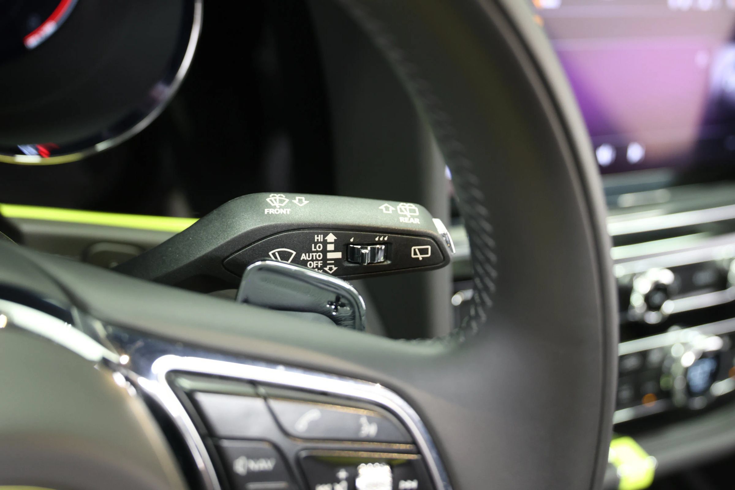 Used 2023 Bentley Bentayga Extended Wheelbase AWD/4WD image 36