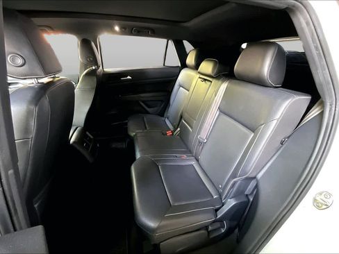 Used 2020 Volkswagen Atlas Cross Sport SE w/ Panoramic Sunroof Package FWD image 19