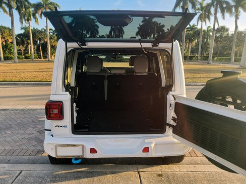 Used 2021 Jeep Wrangler Unlimited Sahara image 12