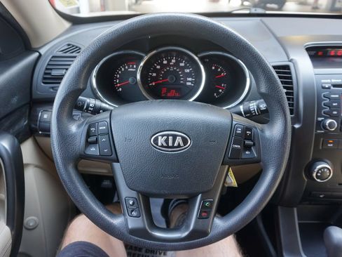 Used 2011 Kia Sorento 2WD w/ Convenience Pkg image 3