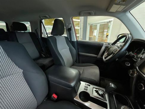 Used 2014 Toyota 4Runner SR5 AWD/4WD image 9