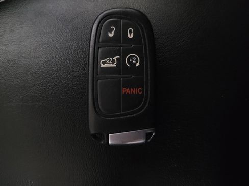 Used 2019 Jeep Cherokee Limited image 32