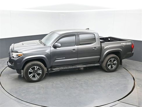 Used 2019 Toyota Tacoma TRD Sport image 33