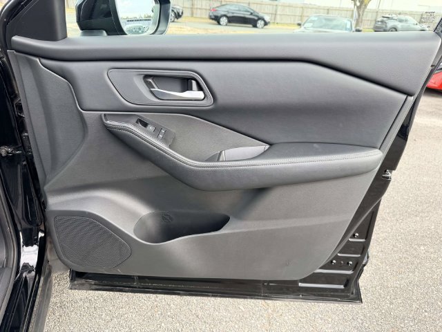 Used 2026 Nissan Rogue SV AWD/4WD image 8