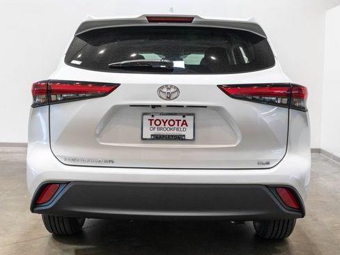 Used 2023 Toyota Highlander XLE FWD image 8