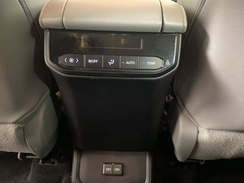 Used 2023 Toyota Highlander XLE image 33