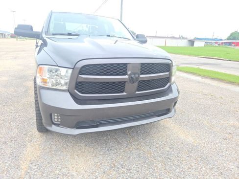 Used 2018 RAM 1500 Express RWD image 2