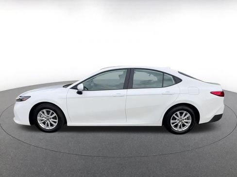 Used 2025 Toyota Camry LE image 9