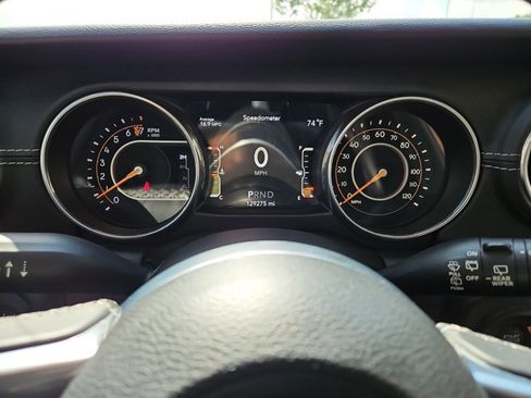 Used 2018 Jeep Wrangler Unlimited Sahara image 11