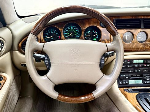 Used 2001 Jaguar XK8 Convertible RWD image 26