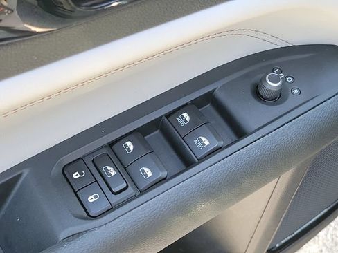 Used 2022 Jeep Compass Limited AWD/4WD image 18