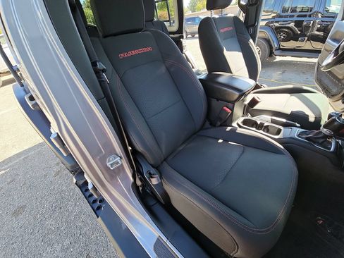 Certified 2018 Jeep Wrangler Unlimited Rubicon w/ LED Lighting Group AWD/4WD image 24