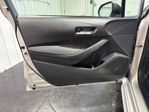 Used 2020 Toyota Corolla LE FWD image 17