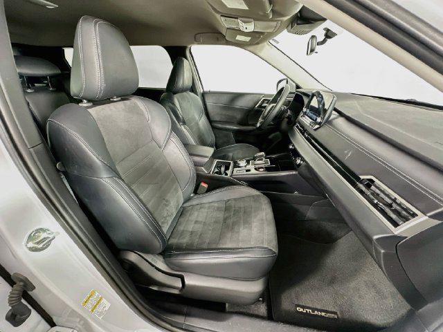 Used 2024 Mitsubishi Outlander SE AWD/4WD image 29