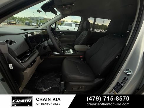 New 2026 Kia Carnival EX FWD image 22