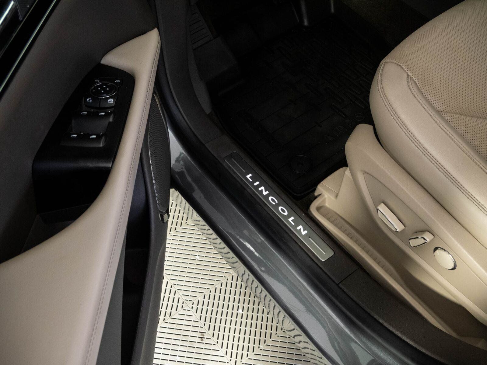 Used 2022 Lincoln Nautilus Reserve AWD/4WD image 7