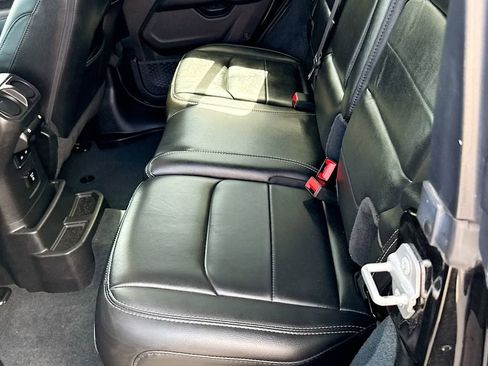 Used 2022 Jeep Wrangler Unlimited Sahara w/ Cold Weather Group AWD/4WD image 29