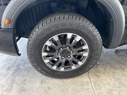 Used 2021 Nissan Titan PRO-4X w/ Pro-4x Convenience Package AWD/4WD image 14