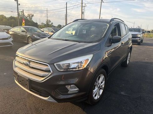 Used 2018 Ford Escape SE w/ Ford Safe & Smart Package AWD/4WD image 3