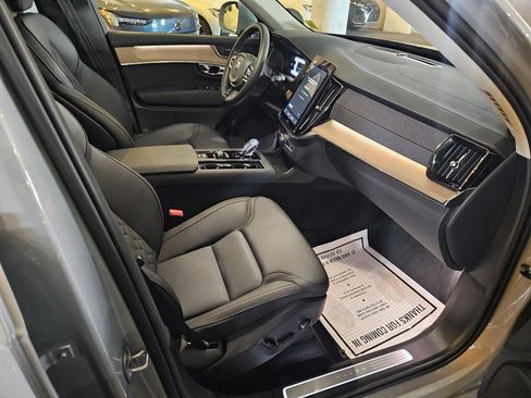 Certified 2025 Volvo XC90 B5 Core AWD/4WD image 10