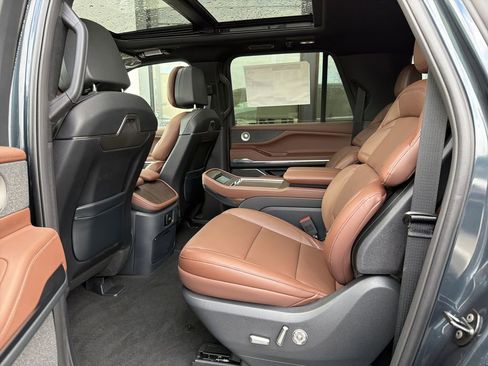 New 2026 Lincoln Navigator L Reserve AWD/4WD image 6