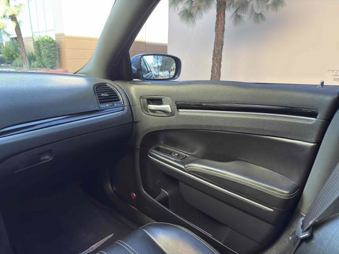 Used 2018 Chrysler 300 S w/ 300S Premium Group image 27