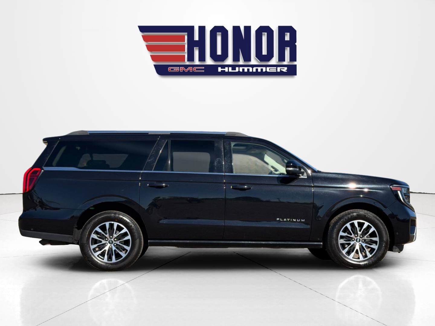 Used 2025 Ford Expedition Max Platinum AWD/4WD image 3