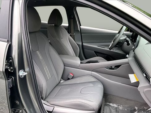 Used 2025 Hyundai Elantra Sport FWD image 8