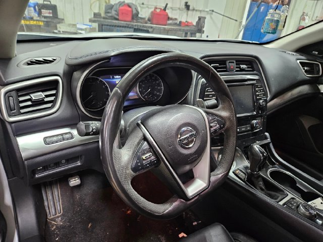 Used 2017 Nissan Maxima SR w/ Midnight Edition FWD image 8