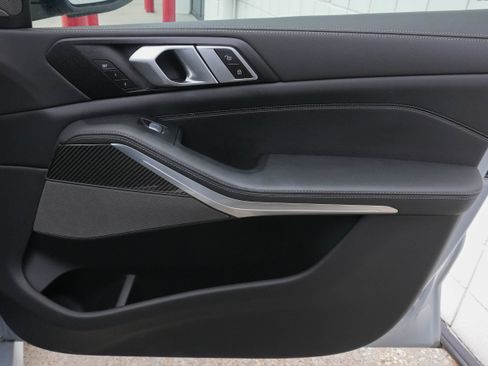 Certified 2025 BMW X7 M60i AWD/4WD image 30