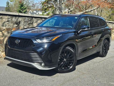 Used 2024 Toyota Highlander XSE FWD image 5
