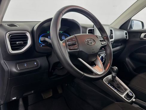 Used 2024 Hyundai Venue SEL FWD image 21