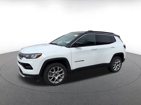 Used 2025 Jeep Compass Limited image 8