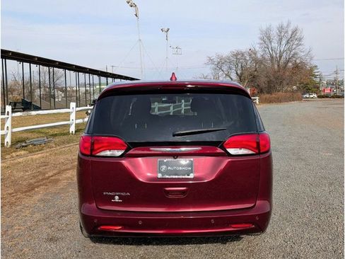 Used 2018 Chrysler Pacifica LX FWD image 6